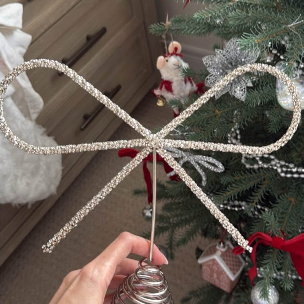 Cupcakes & Cashmere Sparkling Bow Tree Topper brand new without tags